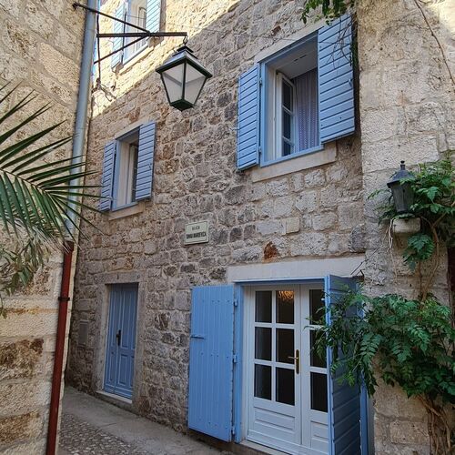 House Stone house Skor Stari Grad