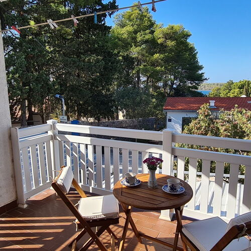 Apartment Close to the beach Stari Grad  2