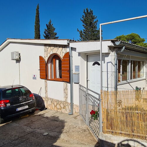 Apartment Close to the beach Stari Grad  4