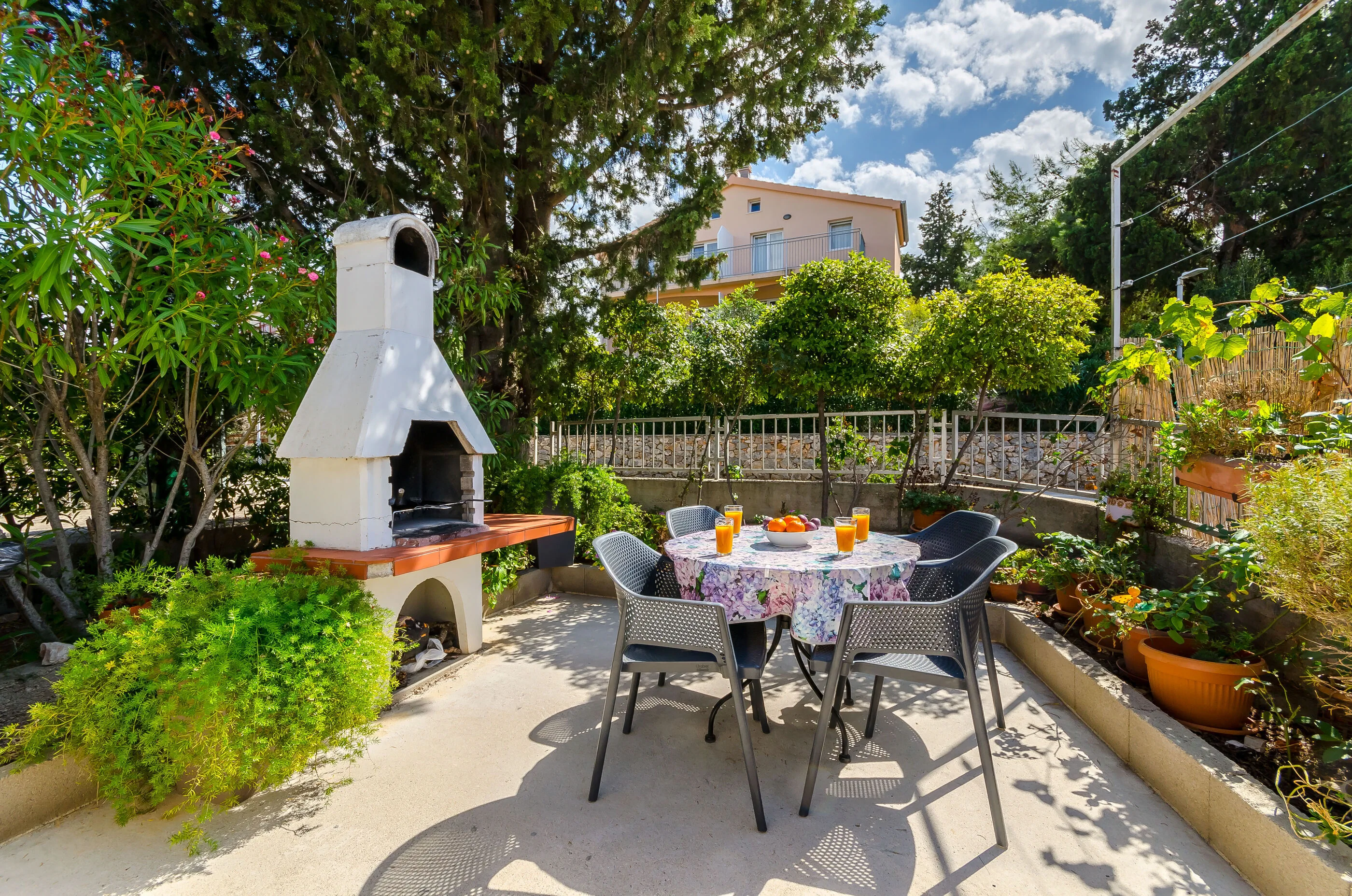 Apartment Close to the beach Stari Grad