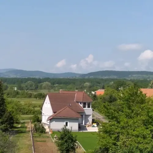 panor&aacute;ma a  hegyekre
