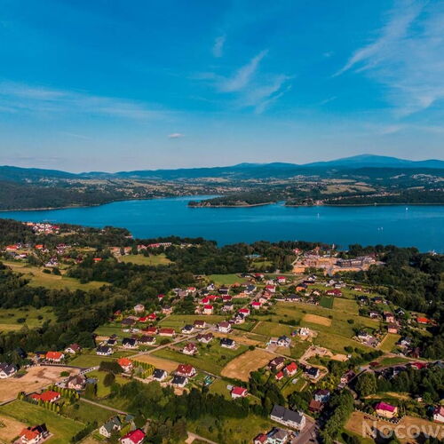 widok z lotu ptaka na jezioro żywieckie