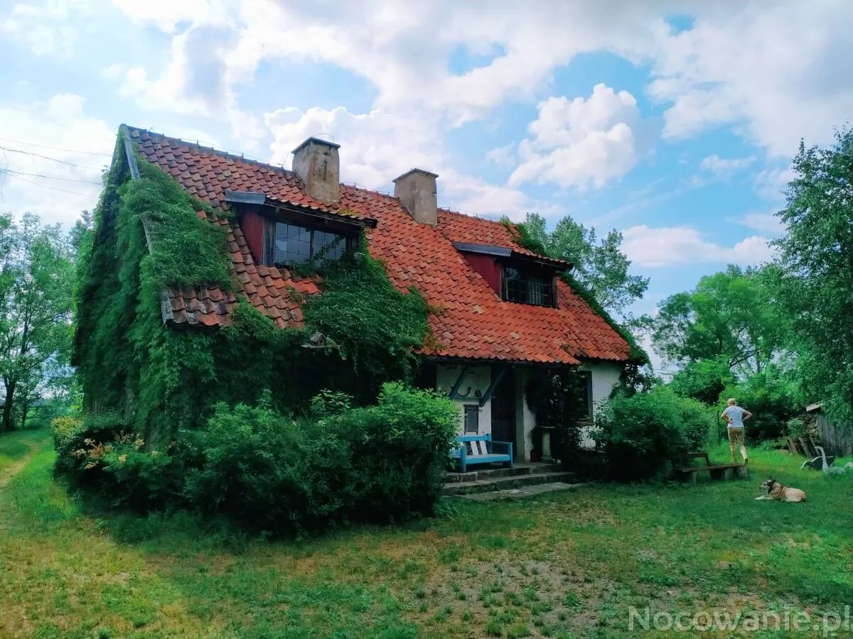 Mały Biały Domek wśród mazurskiej przyrody Mrągowo