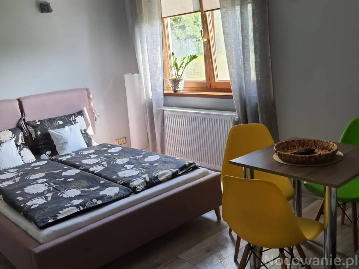 Pokoje wypoczynkowe "Wiejski Raj" Chocieszów