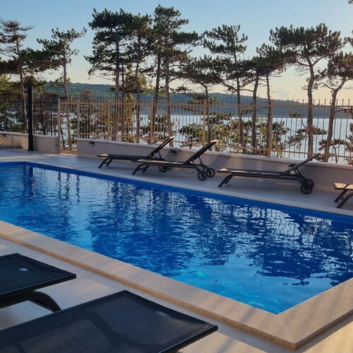 Luxury apartments with pool Punta Šilo  2