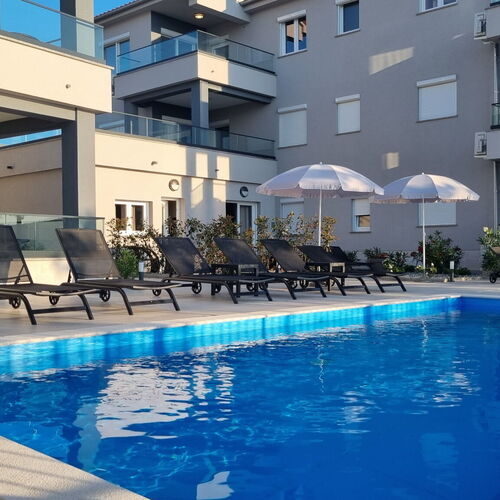 Luxury apartments with pool Punta Šilo