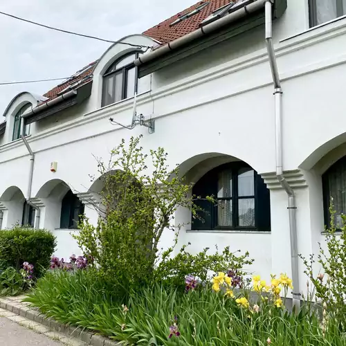 Neva Apartman Eger 020 kép