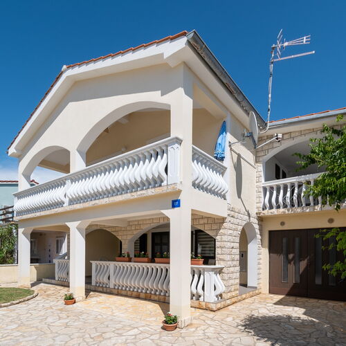 Apartmanok Parkolóhellyel Vir - 20147  2