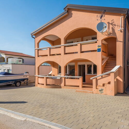 Apartmanok Parkolóhellyel Vir - 20201  2