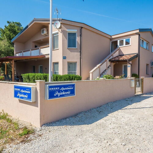 Apartmanok Parkolóhellyel Vir - 20337  2