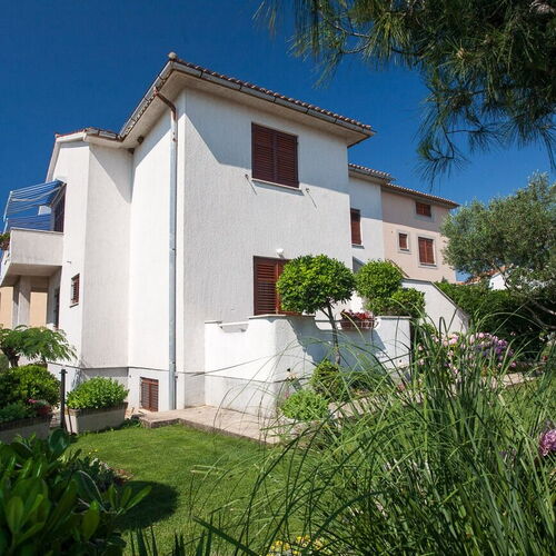 Apartmanok Parkolóhellyel Krk - 20368  2
