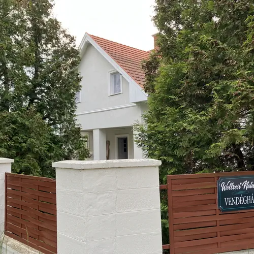 A vend&eacute;gh&aacute;z