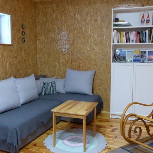 Kącik wypoczynkowy. Możliwość rozłożenia narożnika na spanie dla 2 os&oacute;b