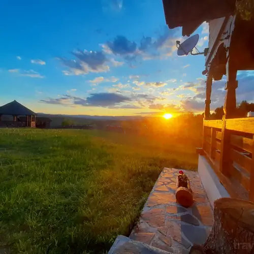 Cele mai frumoase apusuri pot fi văzute numai aici .