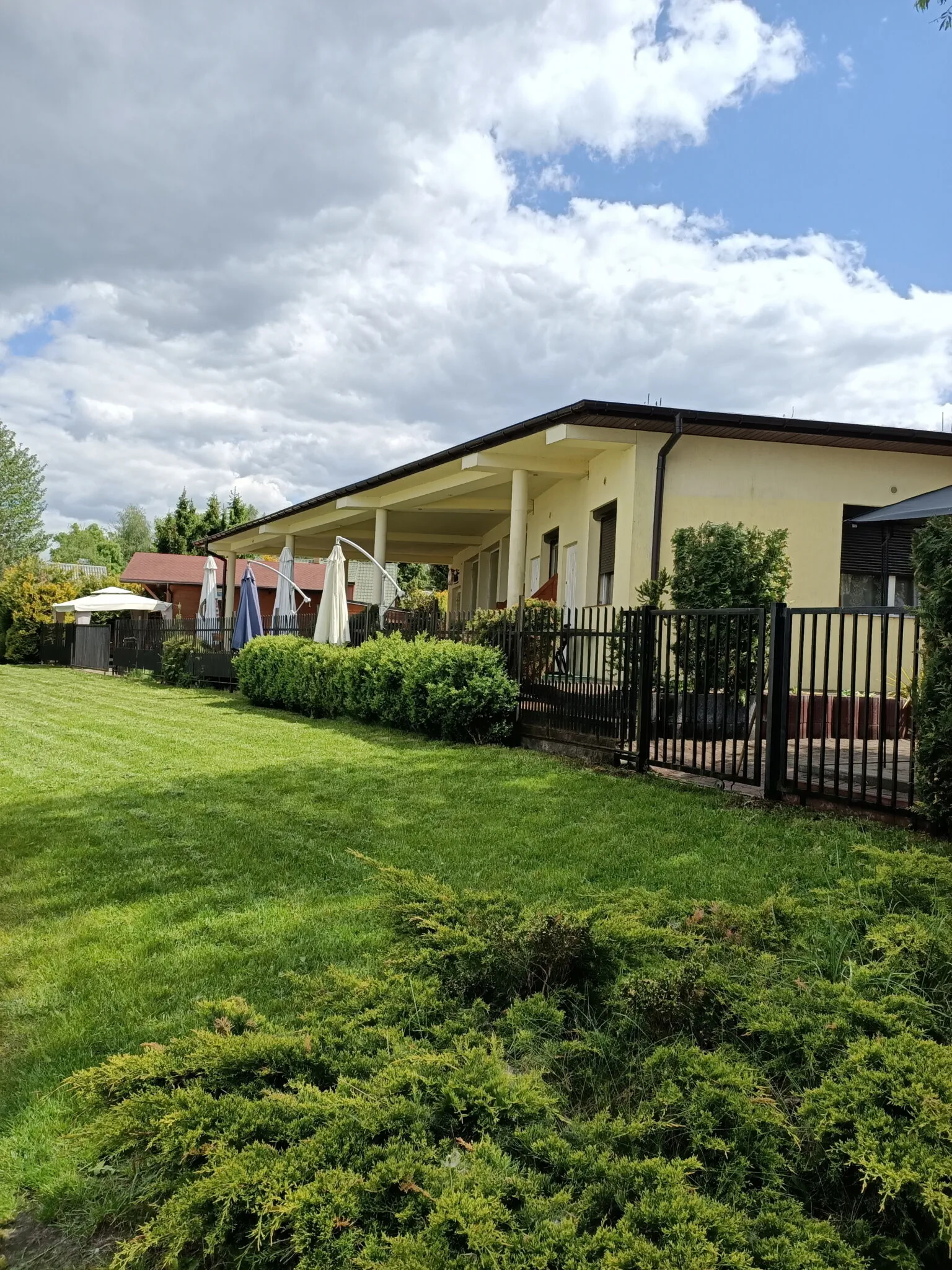 Vanilla pokoje i apartamenty nad brzegiem jeziora Okuninka