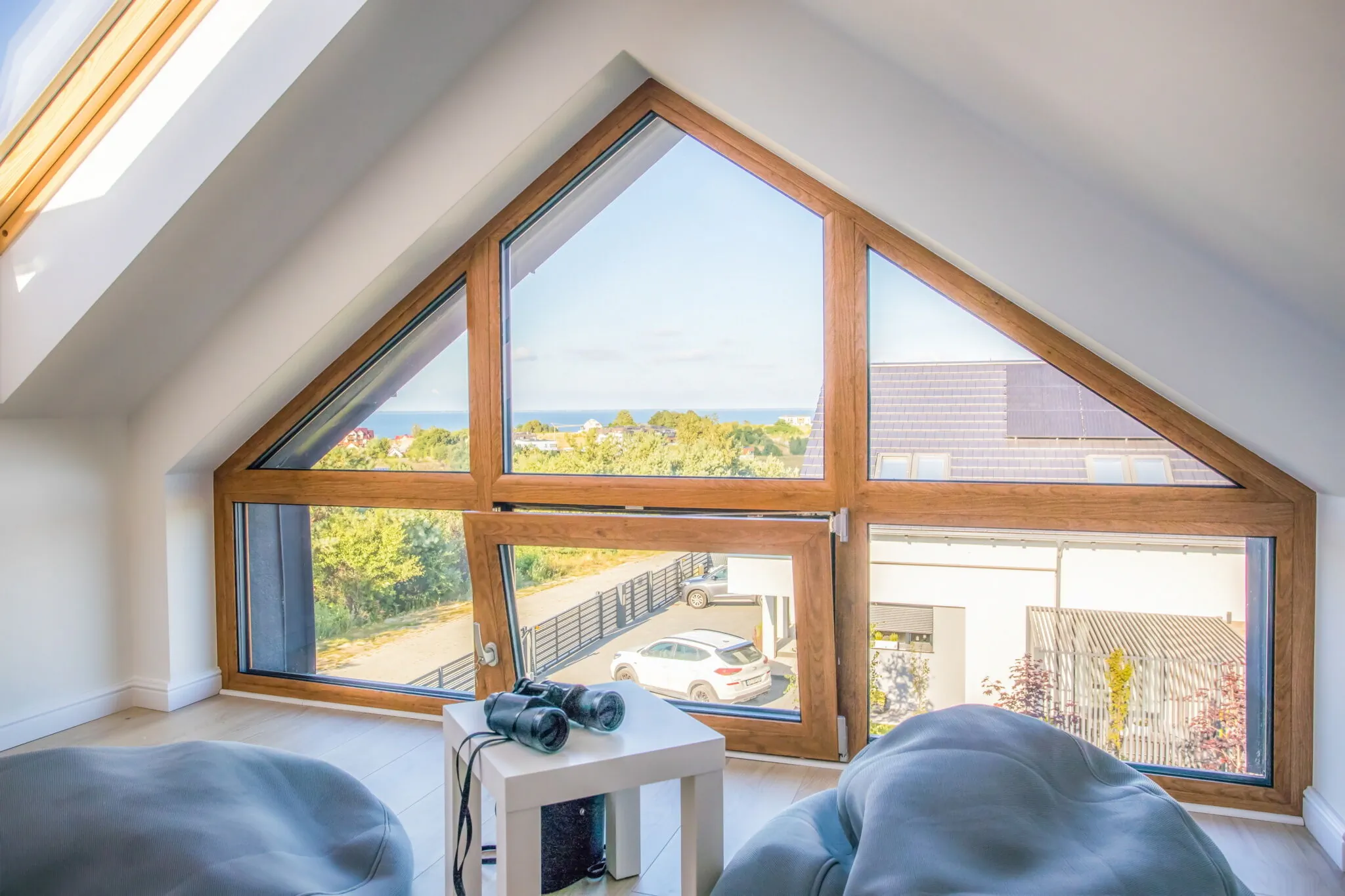 Dom na wzgórzu z widokiem na morze etezje