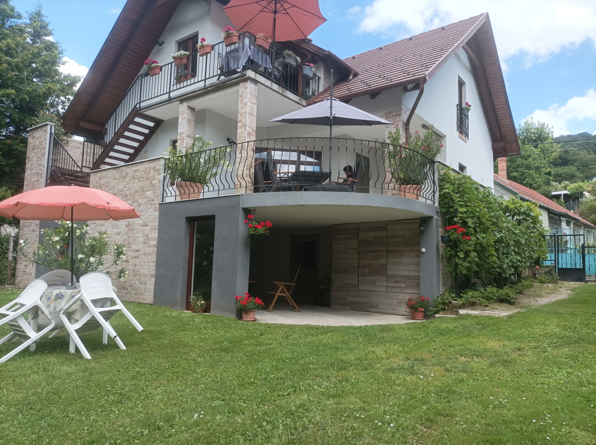 Szuterén Apartmanház Zebegény