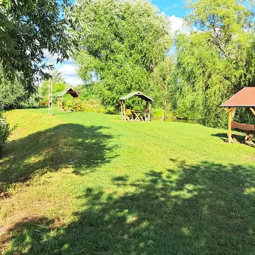 Borostyán Pihenőpark Mende 002 kép