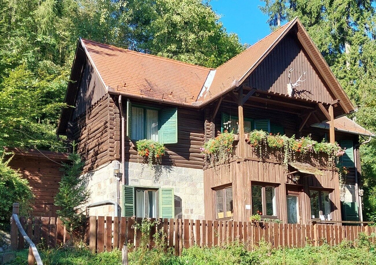 Királykunyhó Erdősziget Privát tóval Visegrád