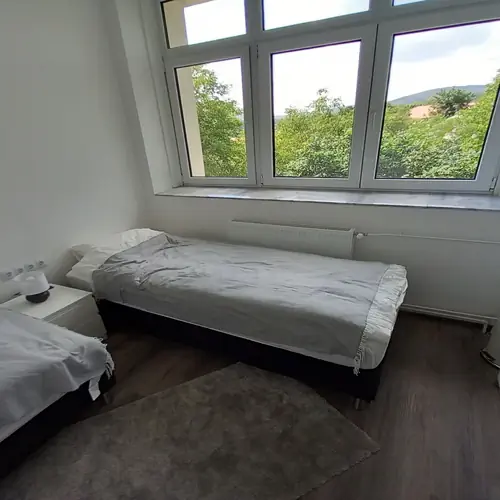 Emelet 2 &aacute;gyas