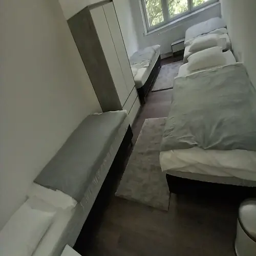 Emelet 4 &aacute;gyas