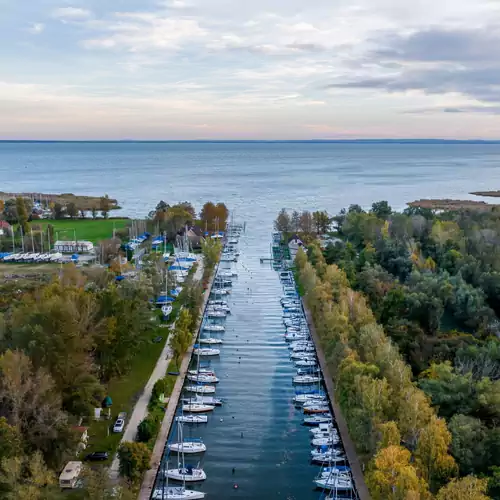 Tiltott Rengeteg Üdülőház Balatonfűzfő 019 kép