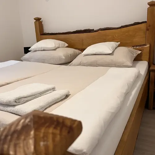 h&aacute;l&oacute;szoba