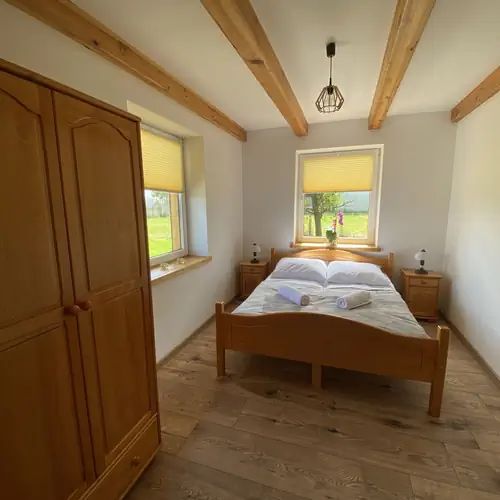 Apartament 3-osobowy z aneksem kuchennym i wyjściem na taras.