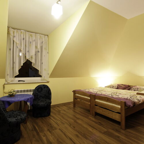 Pokoje gościnne - pokój dwuosobowy nr 6 na poddaszu