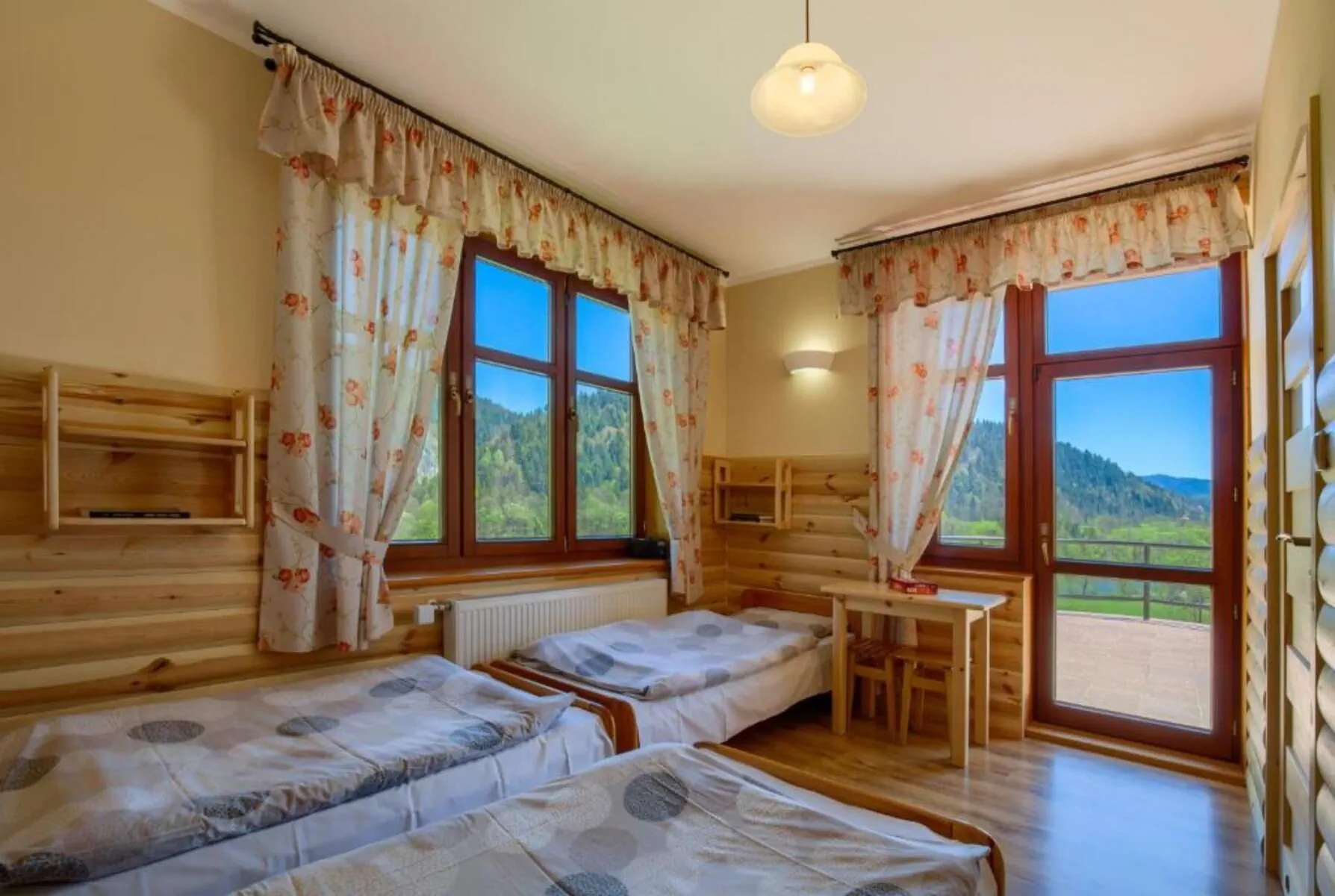 Dom gościnny Schronisko PTTK Trzy Korony Sromowce Niżne