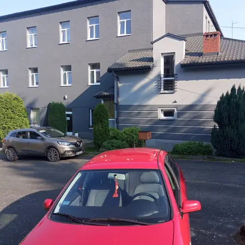 Prz&oacute;d budynku