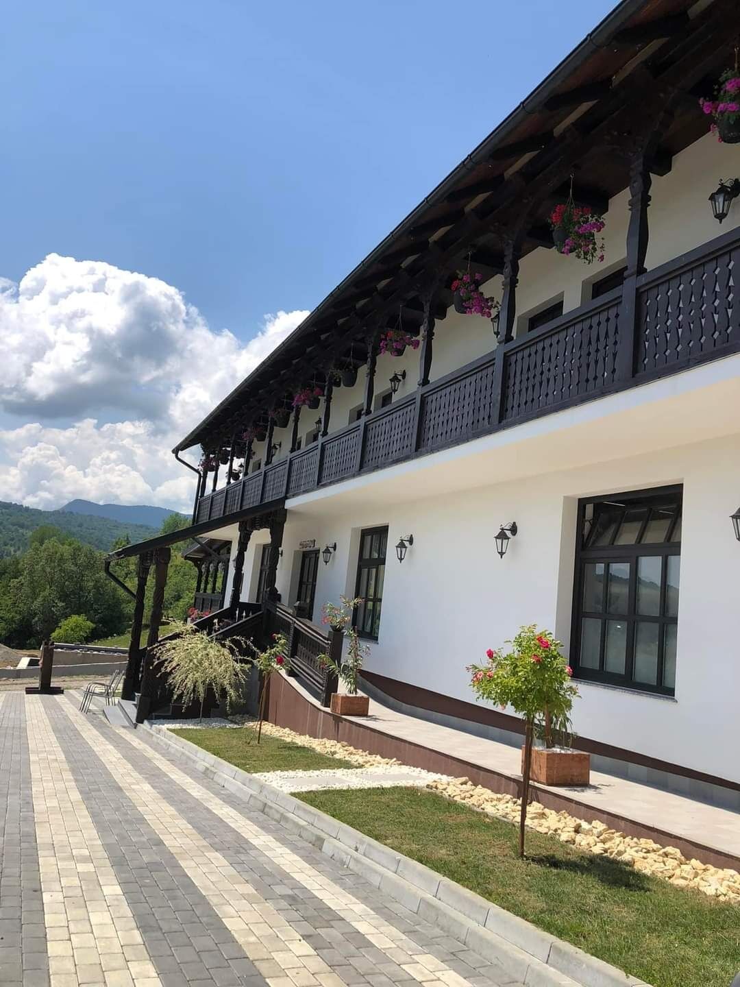 Moșia Dar În Rai Berbești