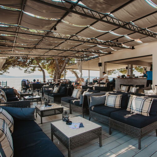  La Belle Vie Beach bar