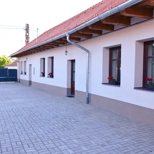 Érintés Bodnár Bor- és Vendègház Tállya 012 kép