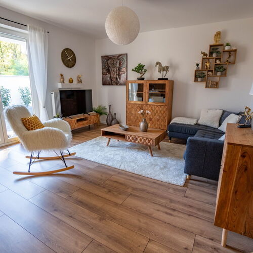 spacious living room,
100 TV channels