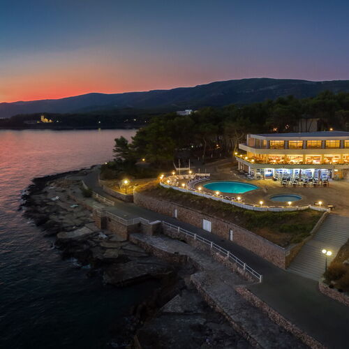 Resort Fontana Jelsa Hvar ★★ 3