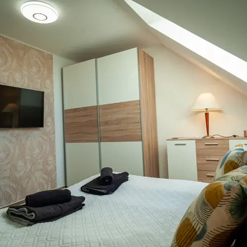 H&aacute;l&oacute;szoba 1
