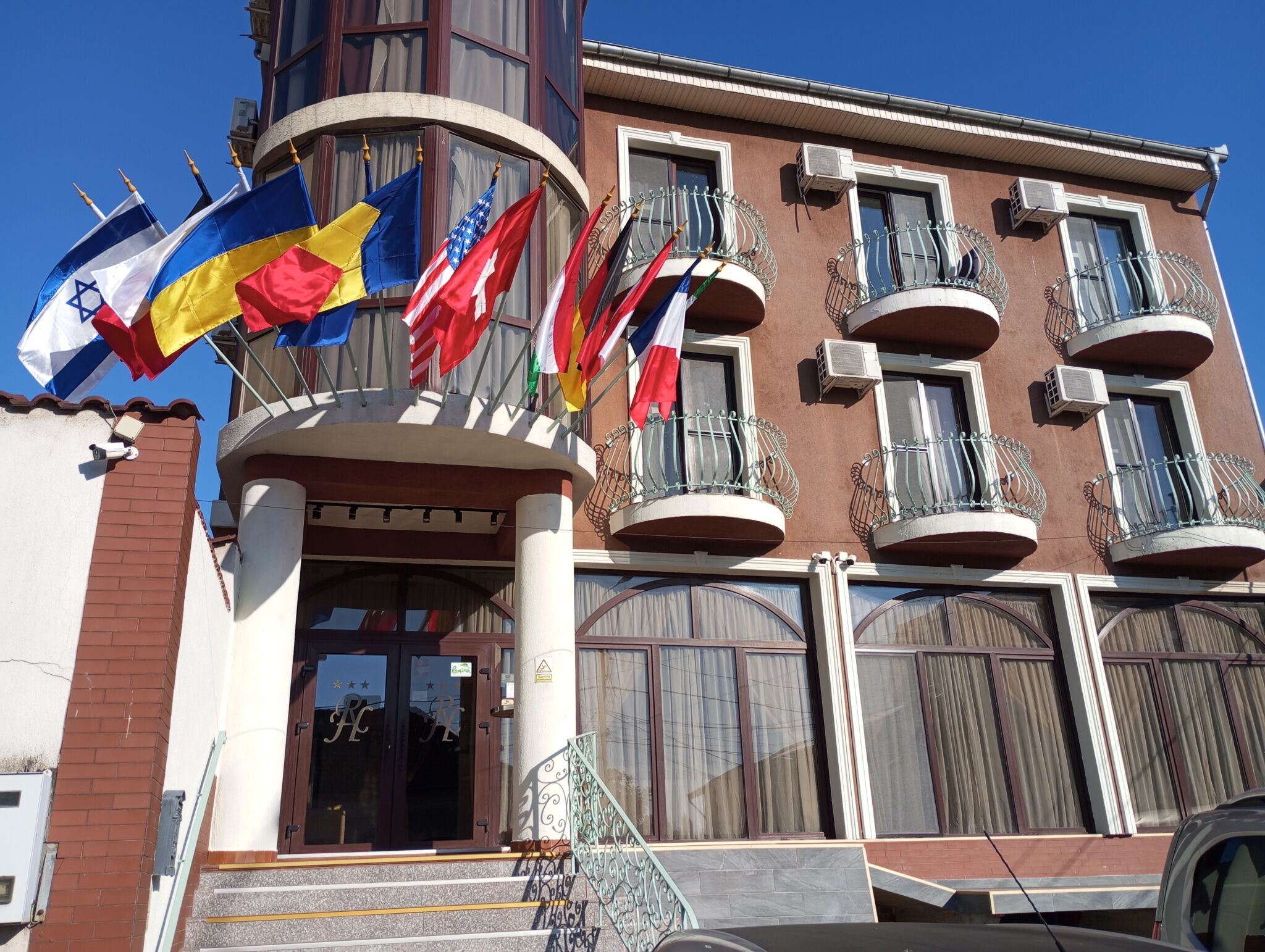 RHC Hotel Royal Oradea - Cladire hotel, intrare hotel