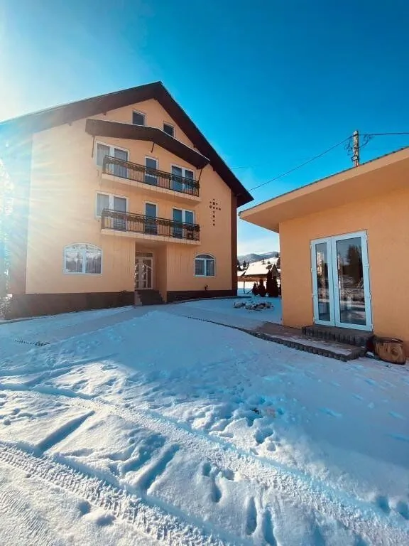 Casa Raluca Galbena
