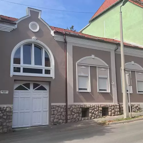 Berzsenyi Apartmanház Kaposvár 002 kép