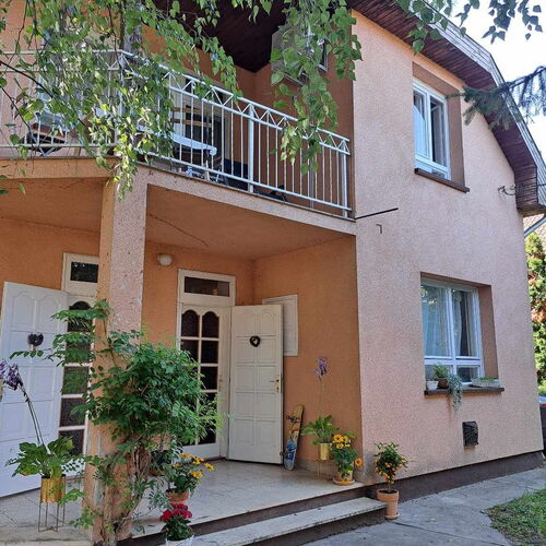 Apartman - külön bejáratú, emeleti