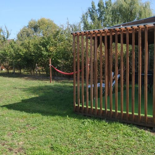 Vend&eacute;gh&aacute;z terasz