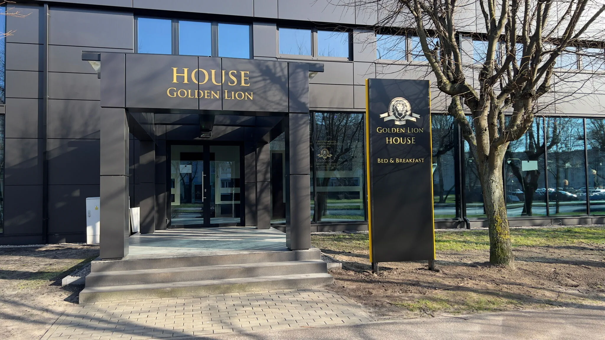 Golden Lion House Bed&Breakfast Rumia