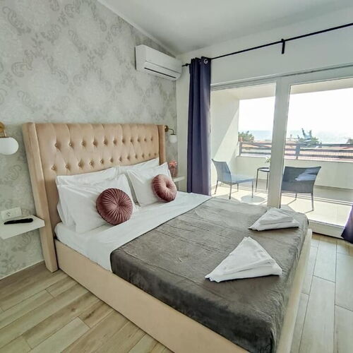 Apartments Bloom Vir  3