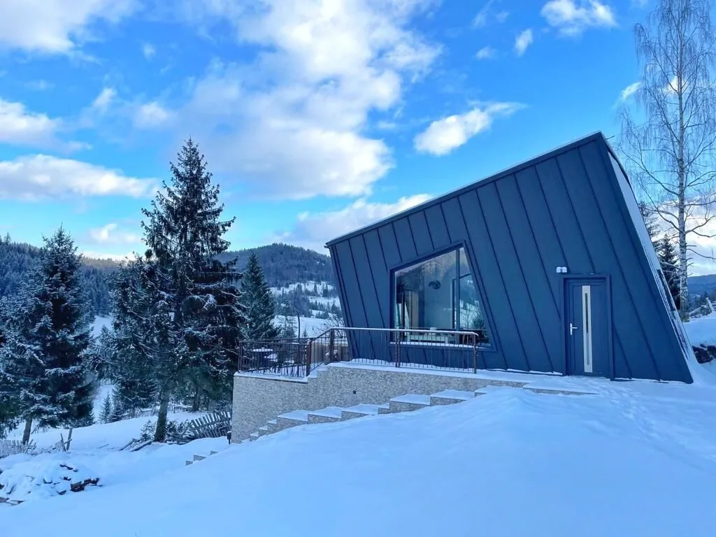 Tiny One cu Jacuzzi Lacu Roşu
