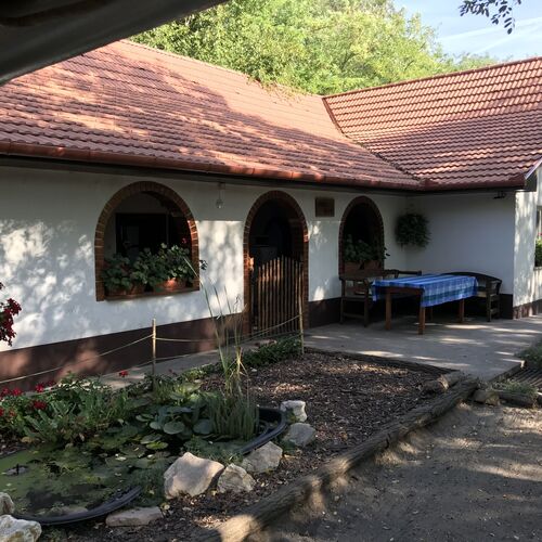 Torn&aacute;cos Tanya Vend&eacute;gh&aacute;z