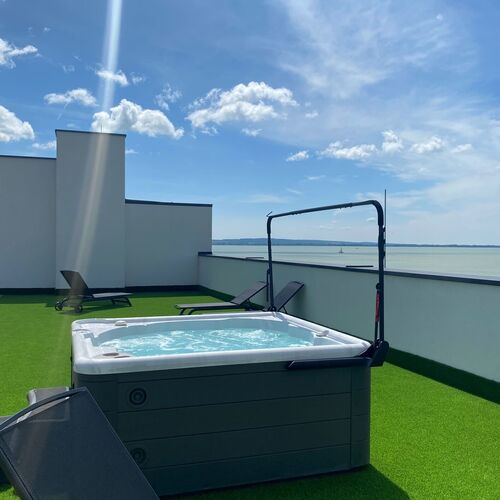Royal Lakeside Apartment Keszthely ★★★ 4