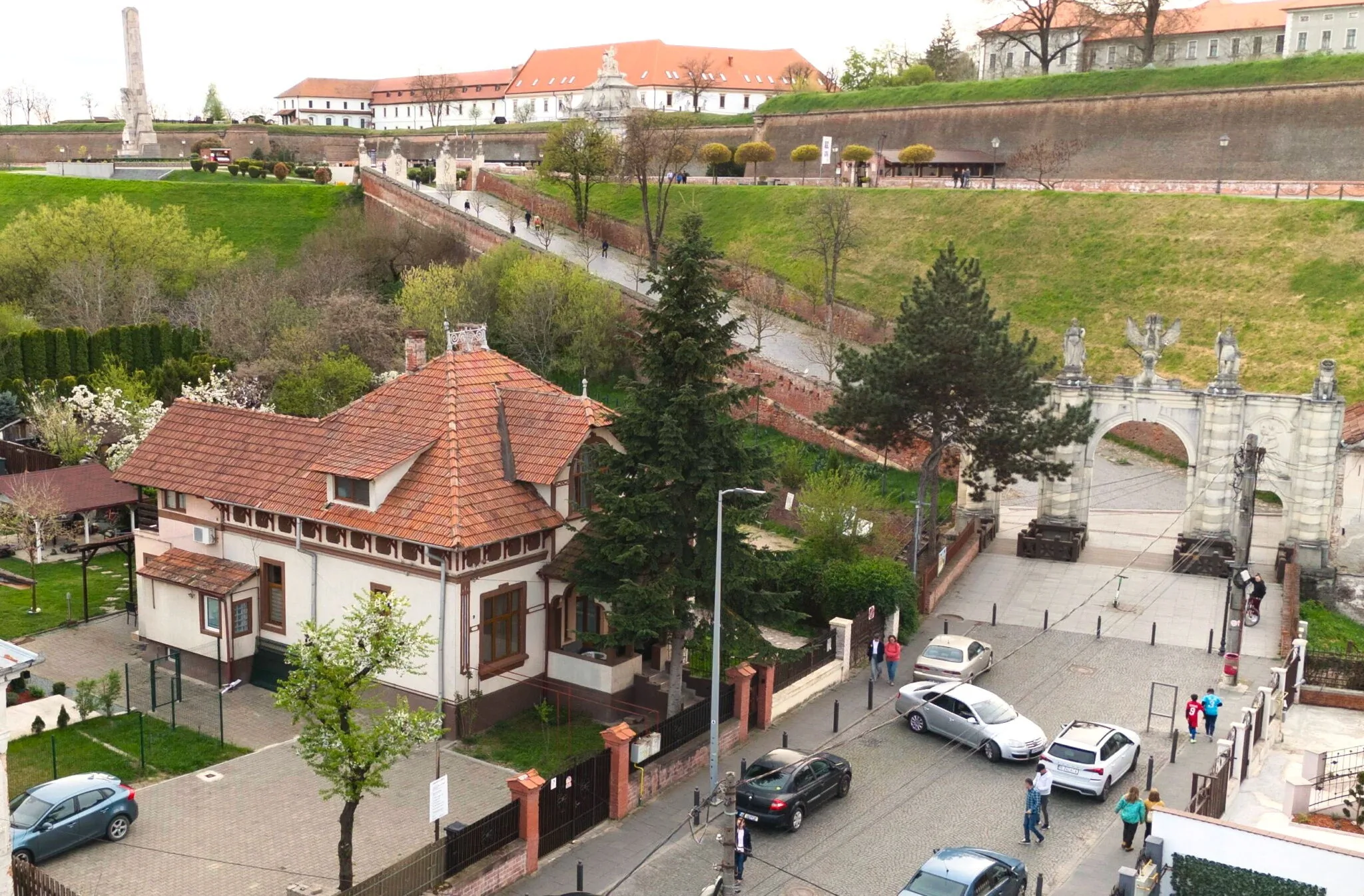 La Poarta Cetății Alba Iulia