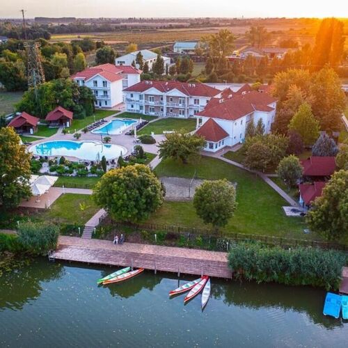 Aranyszarvas Panzió****, Étterem és Grillterasz Szarvas