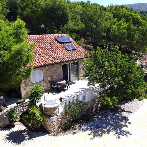 Poseidon Holiday House Milna ★★★ 4